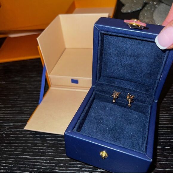 Louis Vuitton 18kt Rose Gold Monogram LV & Diamond earrings Authentic + Box - Picture 8 of 14